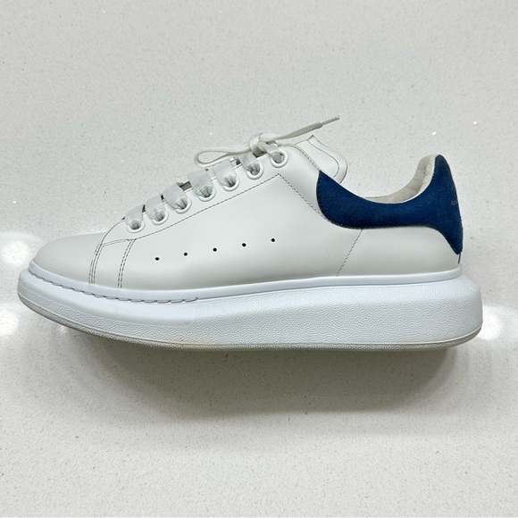 Alexander McQueen Oversized Larry Leather Low-Top Sneakers - Picture 5 of 10